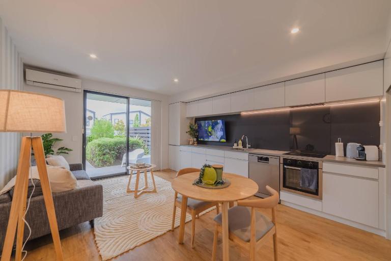 Sydenham Escape with Patio and Parking - B&B Christchurch