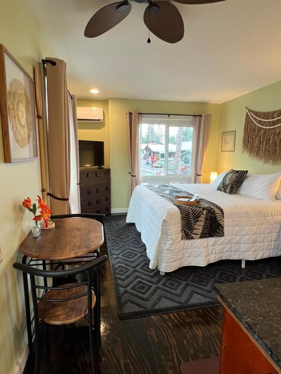 Kona Polynesian King - Tropical Island Soul - B&B Kailua-Kona