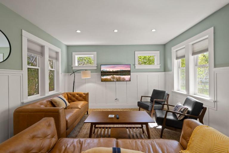 Downtown Craftsman with Hot Tub - B&B Bend