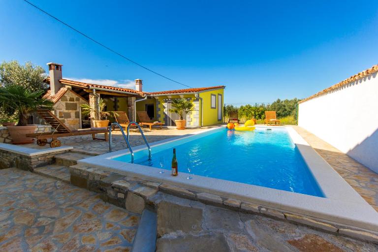 Holiday Home Bukovac - Bed and Breakfast Pula
