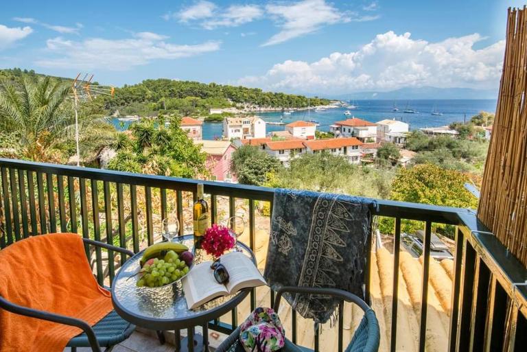 Fenia's Studio - Charming Seaview Getaway in Gaios, Paxos - B&B Gáïos
