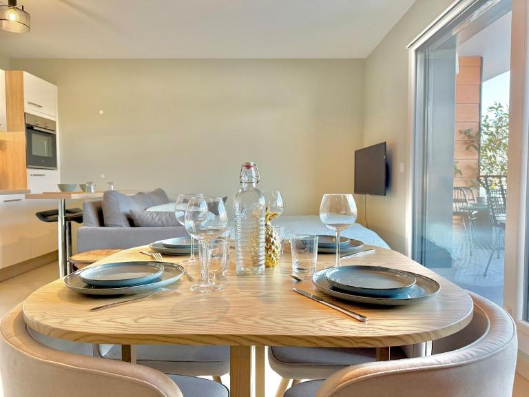 Appartement, terrasse, proche frontière - B&B Veigy