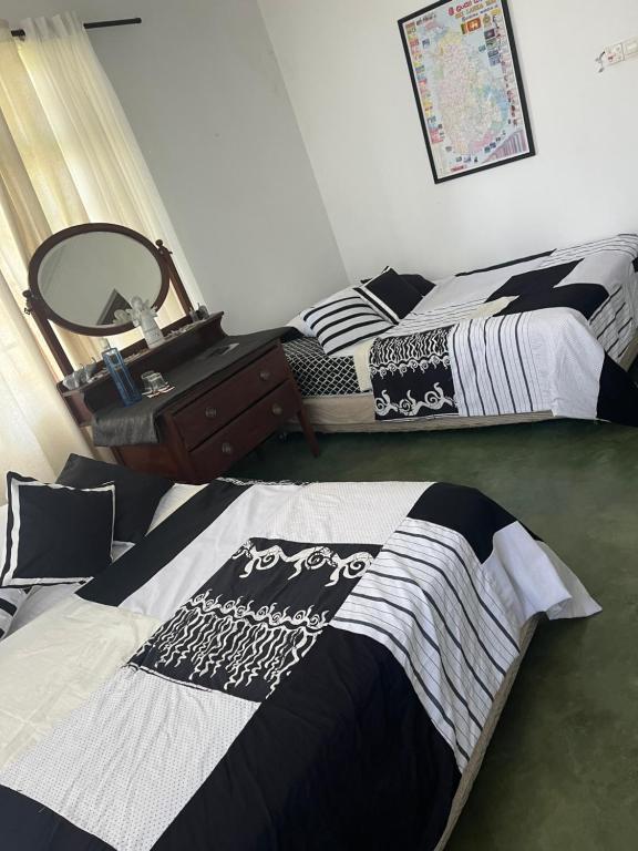 Pekoetrails Hantana Homestay - Bed and Breakfast Kandy