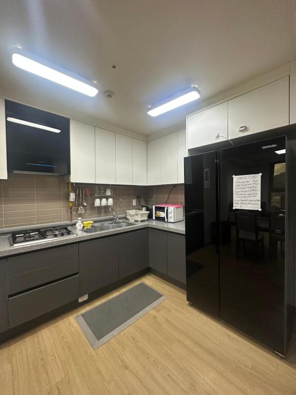 Spacious 1BR Condo in Clark! 65sqm FreeParking - Chambres d'hôtes Angeles City