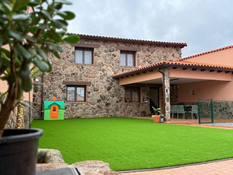 Casa Rural Tomillo - B&B Navalcán