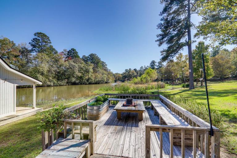 Private Dock on Lake Sinclair: All-Season Retreat - B&B Eatonton
