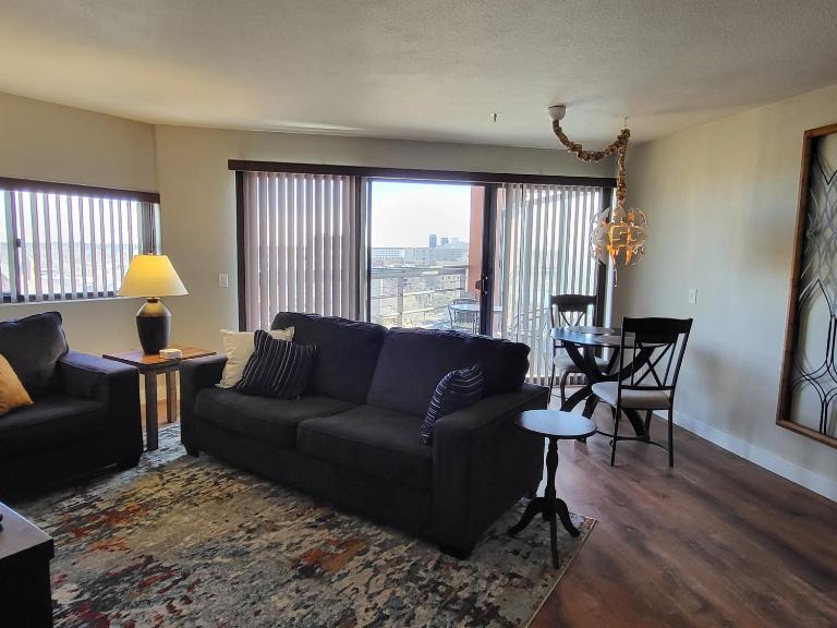 Comfortable 1 Bed 1 Bath Loft in Uptown Denver - B&B Denver