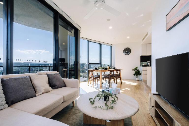 Skyline Serenity 2BR Apt with River & City Views - Ferienwohnung Brisbane