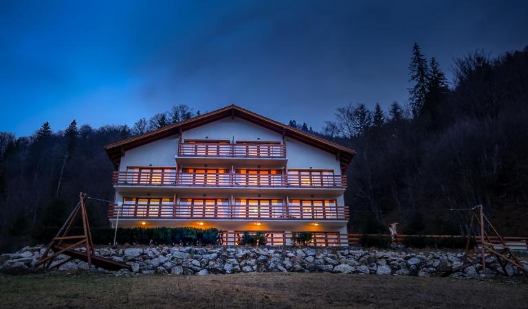 Panorama Pietrei Craiului - B&B Zarnesti
