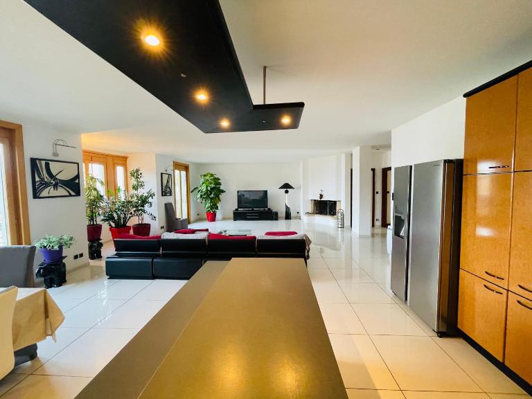 Magnifique T3 spacieux de 150 m carrés Vue Lac Léman - B&B Évian-les-Bains