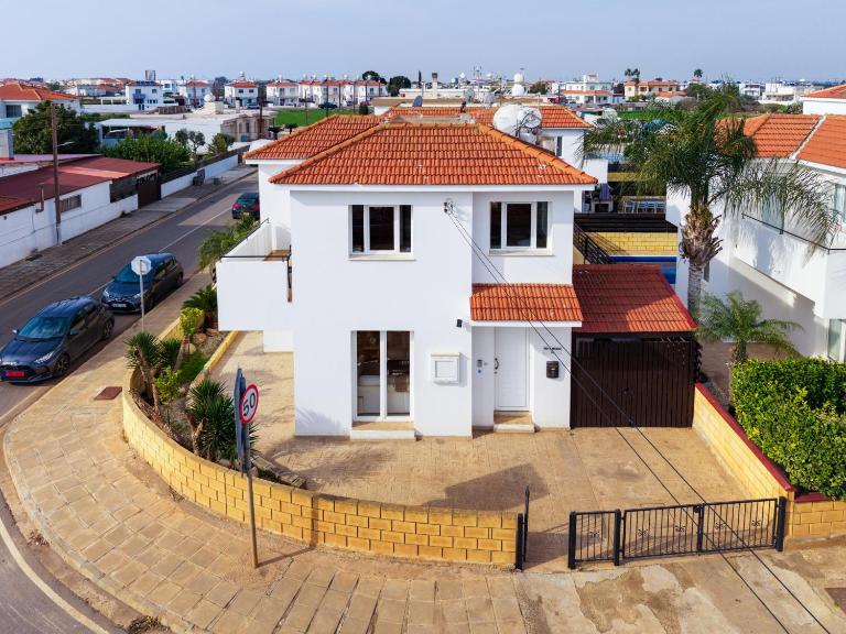 Villa St George - 3 Bed Villa with Private Pool - B&B Xylofágou