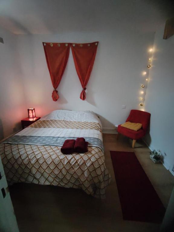 appartement dans maison de village - Ferienwohnung Pinet