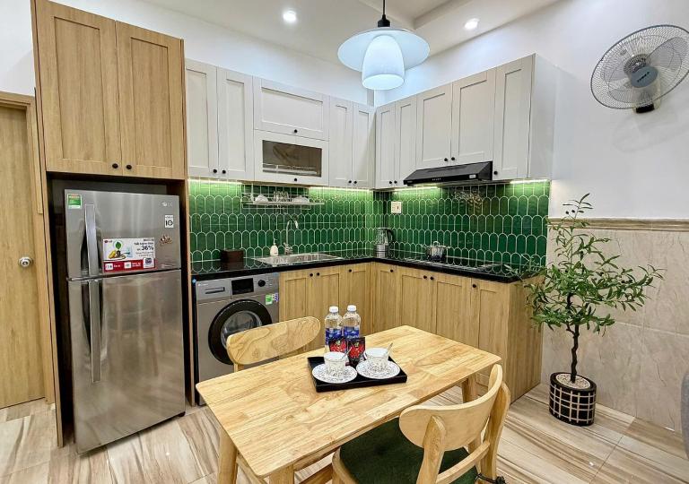 1BR - Big Window - Private Kitchen & Laundry - 2F - 15M to Airport & D1 - Chambres d'hôtes Hô Chi Minh Ville