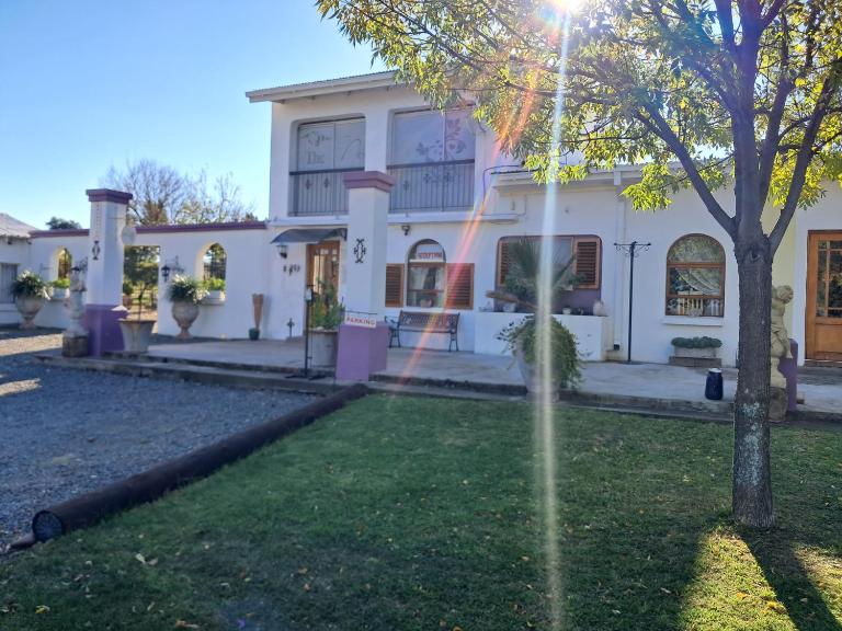 At The Nest Bed & Breakfast Guesthouse - B&B Aliwal North