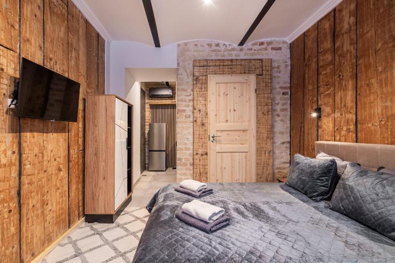 The Parkside ground-floor apartment with street parking - B&B Riga