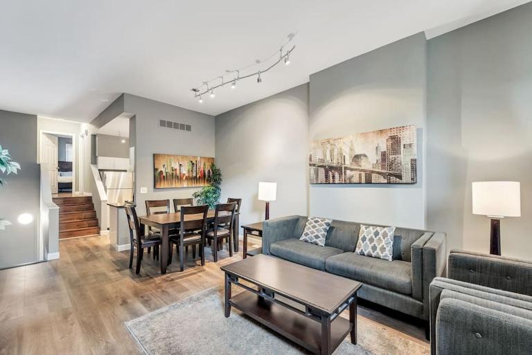Settle into Soulard 6 beds 2 full baths - B&B St Louis