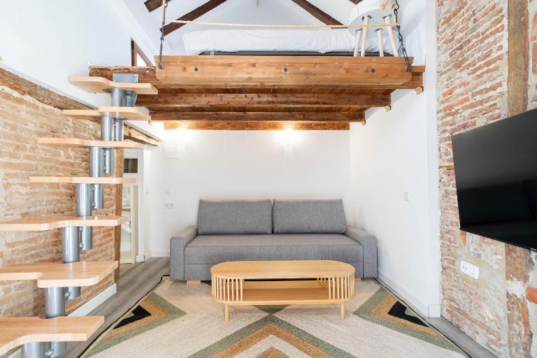 San Vicente Ferrer Top Floor 2BR ALQUILER TEMPORAL - B&B Madrid