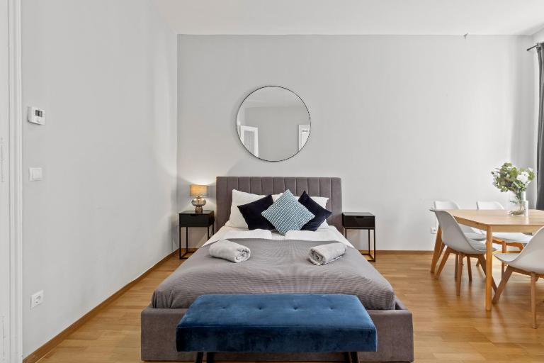 Spacious 3-BR - 2 min to U4 Meidling Hauptstraße - B&B Vienna