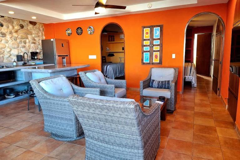 Curiel's Retreat Ocean View 2BR with Terrace and Heated Pool - Ferienwohnung Puerto Vallarta