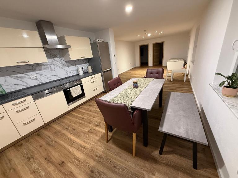 Großzügige moderne 3 Zimmer Wohnung im Grünen - Chambres d'hôtes Emtmannsberg