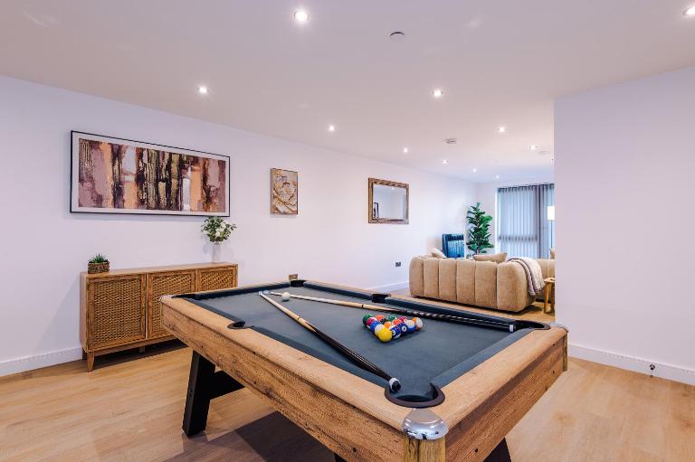 Leeds Lux Apartment - 2 Bed & Pool Table, Secure Parking - Chambres d'hôtes Leeds