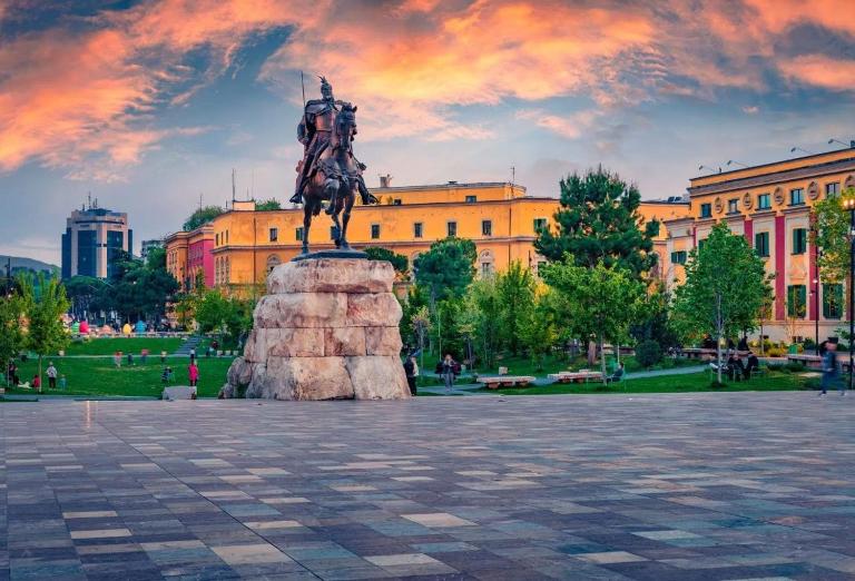 Central Apartments Shoshi - Bed and Breakfast Tirana