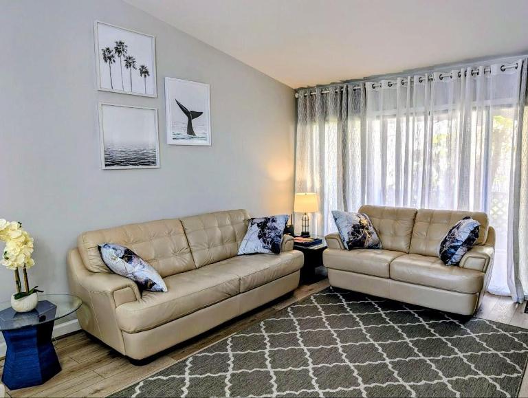 Lovely 2 bedroom condo with a pool! - Ferienwohnung Sarasota