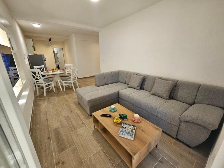 Apartment Under the Palm Tree - B&B Budva