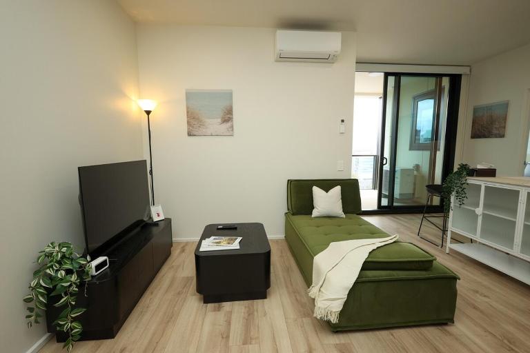 VTA - Chic 2-BR City Retreat with Ensuite Master - B&B Adelaida