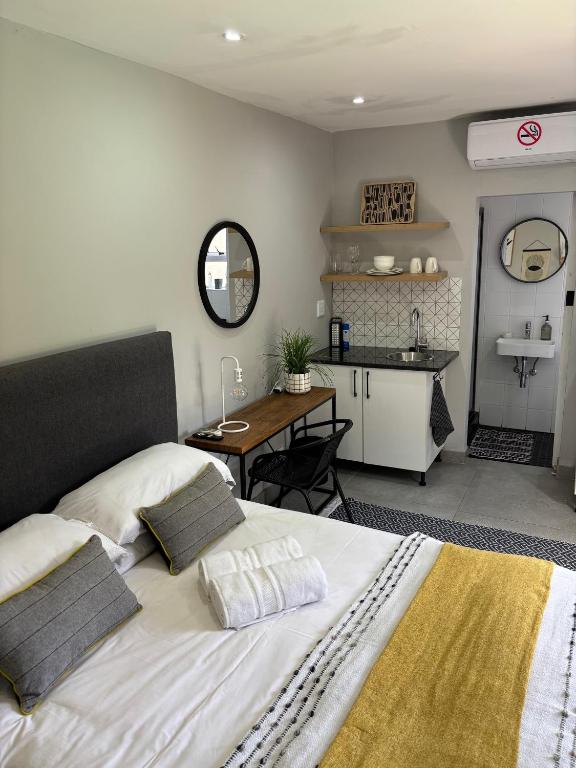 Lucky13 Guesthouse 145 Trematon Drive - B&B Durban