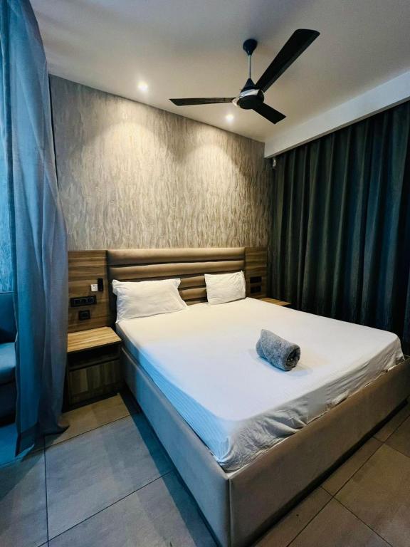 The Crown Quarters - B&B Noida