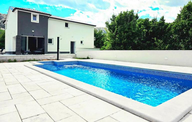 Villa Lux with swimming pool - B&B Baška