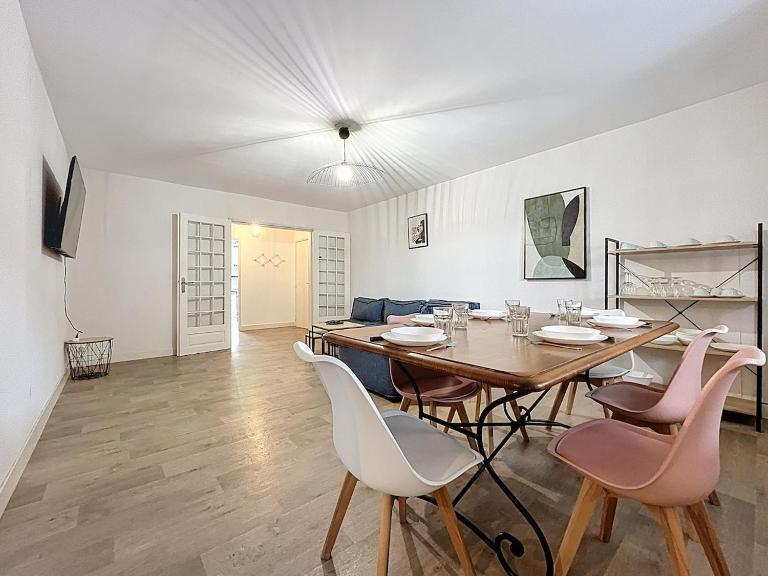 Le Carnot - Spacieux appartement pour 8 personnes - Proche Gare - Bed and Breakfast Narbonne
