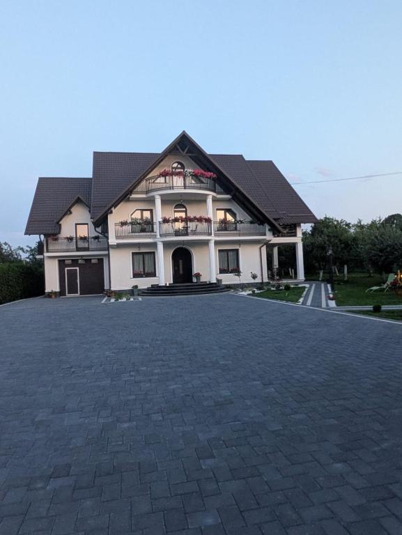 Home by YLY - Bed and Breakfast Solca
