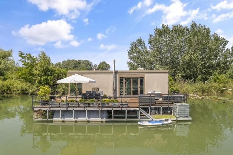 THE ROOT your charming floating home - Ferienwohnung Bratislava