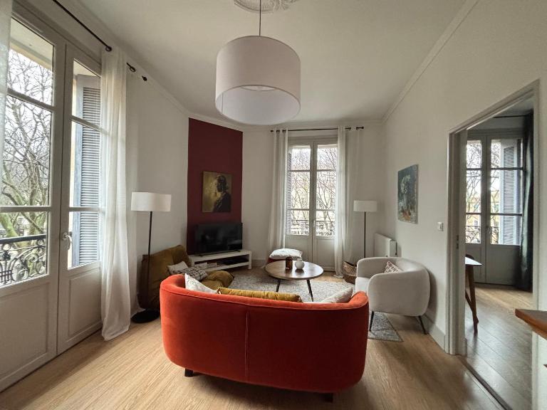 Nimes , appartement rénové dans immeuble classé. - B&B Nîmes