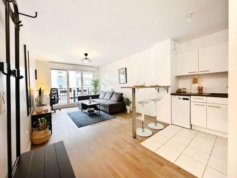LEnsoleill Levallois Apartment near metro - B&B Levallois-Perret