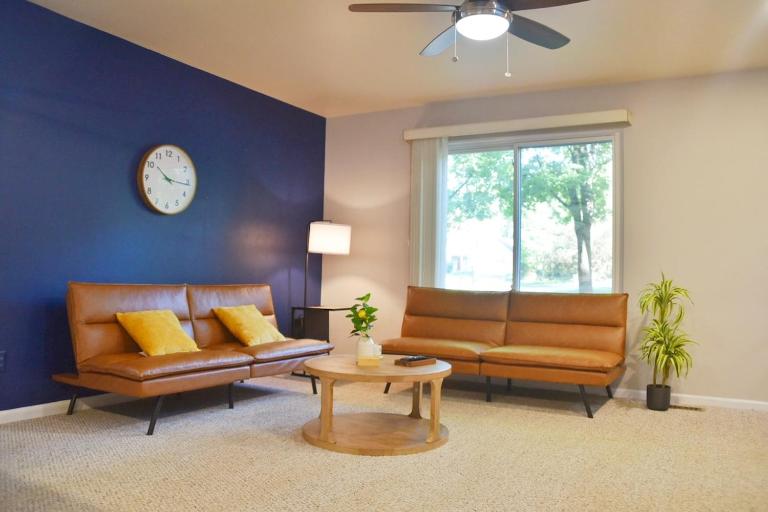 Exclusive 2B1B Prime Location - Ferienwohnung Sylvan Lake