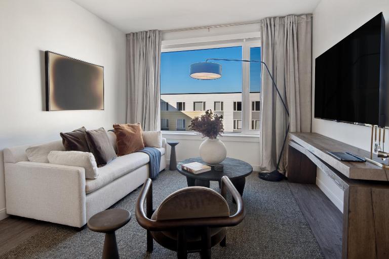 Hyatus Luxury Residences Boston Everett Marquis Collection - Bed and Breakfast Everett