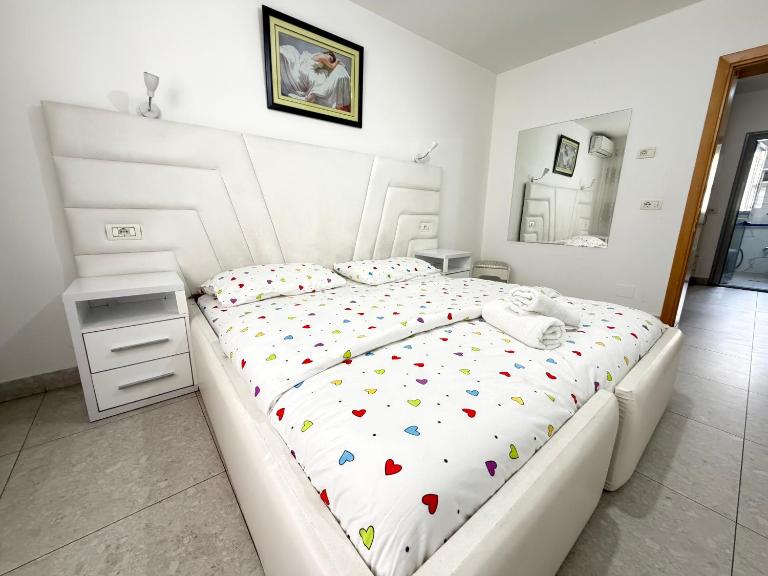 Romance Apartment - Ferienwohnung Polisi i Vogël