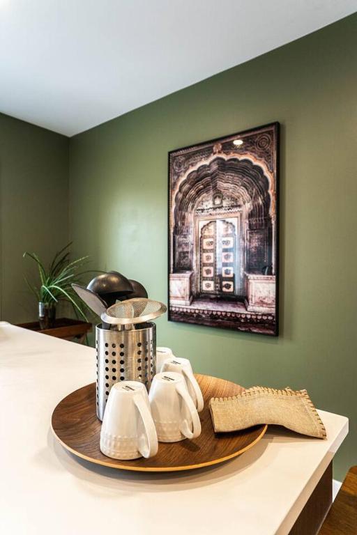 201 - Comfy Spacious 2BR Apt with Gym, Parking, DT&Airport - B&B Montreal