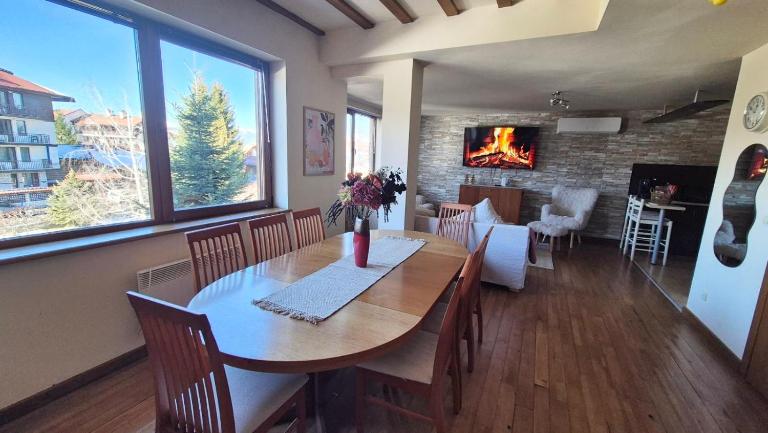 Libell - 3 bedroom Penthouse only 700 meters from Ski Lift - B&B Bansko