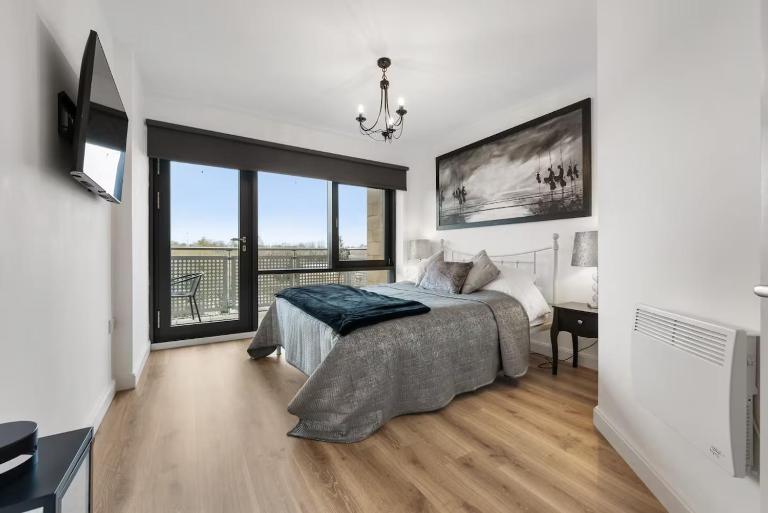 The Olive Tree with balcony and parking - Ferienwohnung Leicester