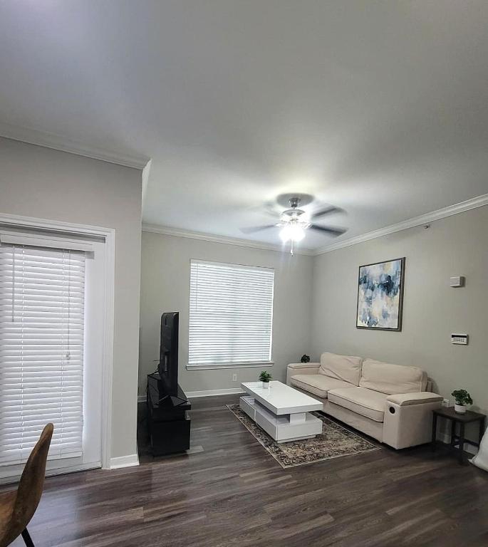 Stylish 1BR Escape Ideal for Business or Leisure - B&B Magnolia