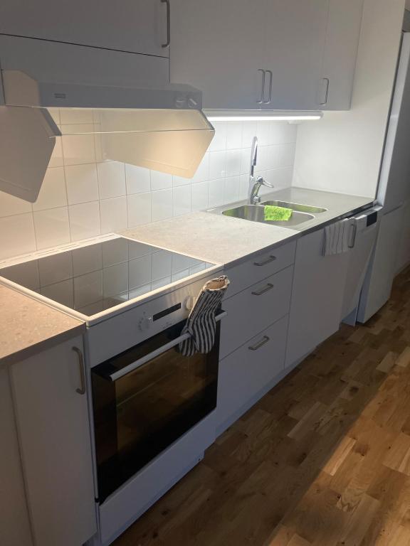 Double bed 130 BIO Netflix Right in the middle of town - B&B Örebro