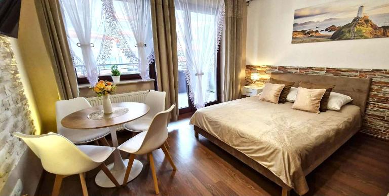 Modern Apartment SANDY BEACH down town, aquapark, free parking - B&B Krakow