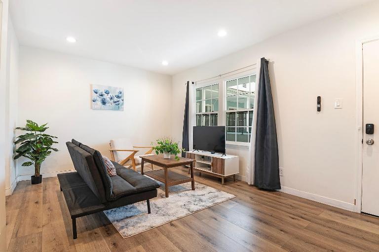 Cozy Studio Suite Near Beverly Hills for Two - B&B Los Angeles