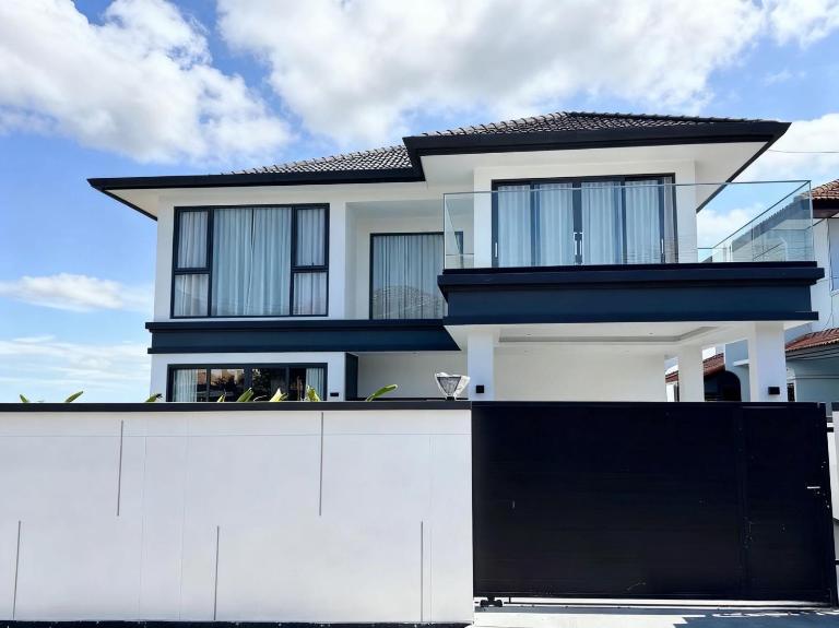 Q9 - Brand new pool villa with KTV in the center of Pattaya - Bed and Breakfast Jomtien