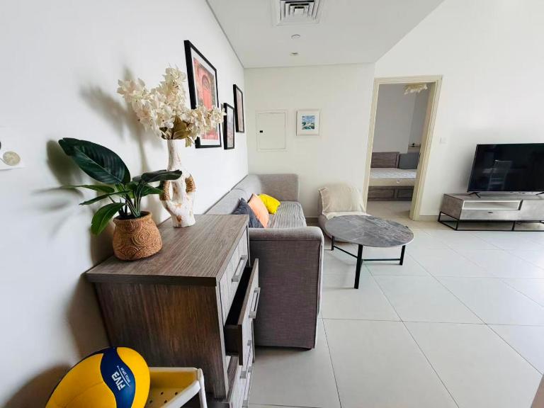 1BR, Afnan 2, Midtown, Dubai Production City - Chambres d'hôtes Dubaï