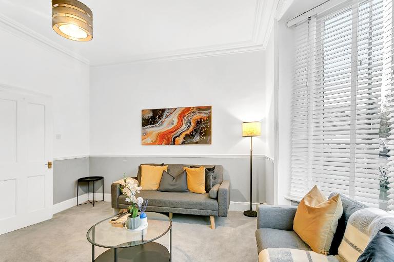 Homes Assist Stays - Spacious and Comfy 2-Bed Home Southampton, Sleeps 5 - B&B Southampton